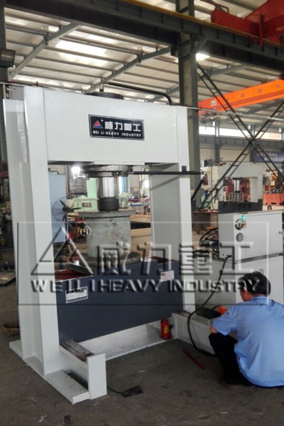 150噸帶移動工作臺龍門油壓機(jī)