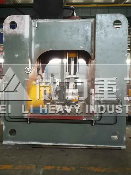 1115噸框架式液壓機圖片