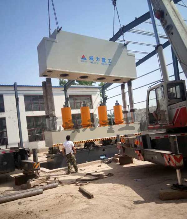 1600噸四柱壓力機(jī)客戶安裝現(xiàn)場