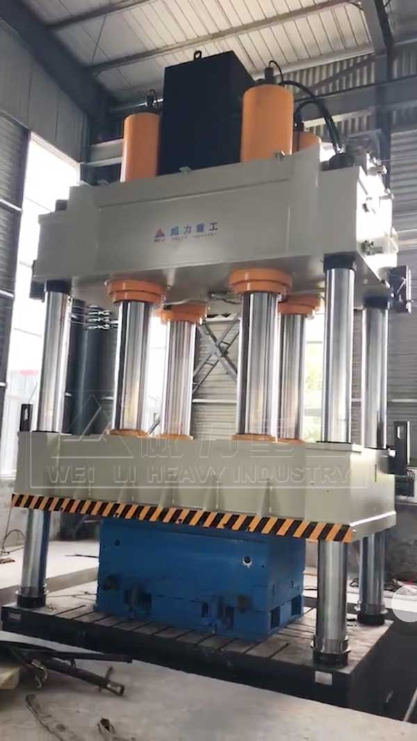 1600噸SMC化糞池成型液壓機