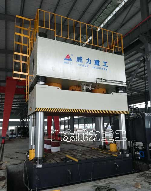 玻璃鋼保險(xiǎn)杠成型油壓機(jī)調(diào)試現(xiàn)場