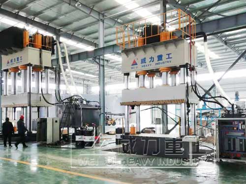 2000噸四柱油壓機(jī)客戶現(xiàn)場(chǎng)圖
