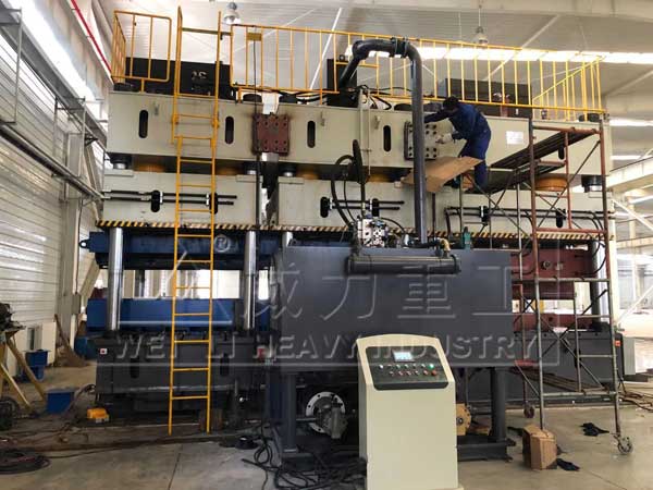 2800噸三機(jī)聯(lián)動(dòng)四柱油壓機(jī)